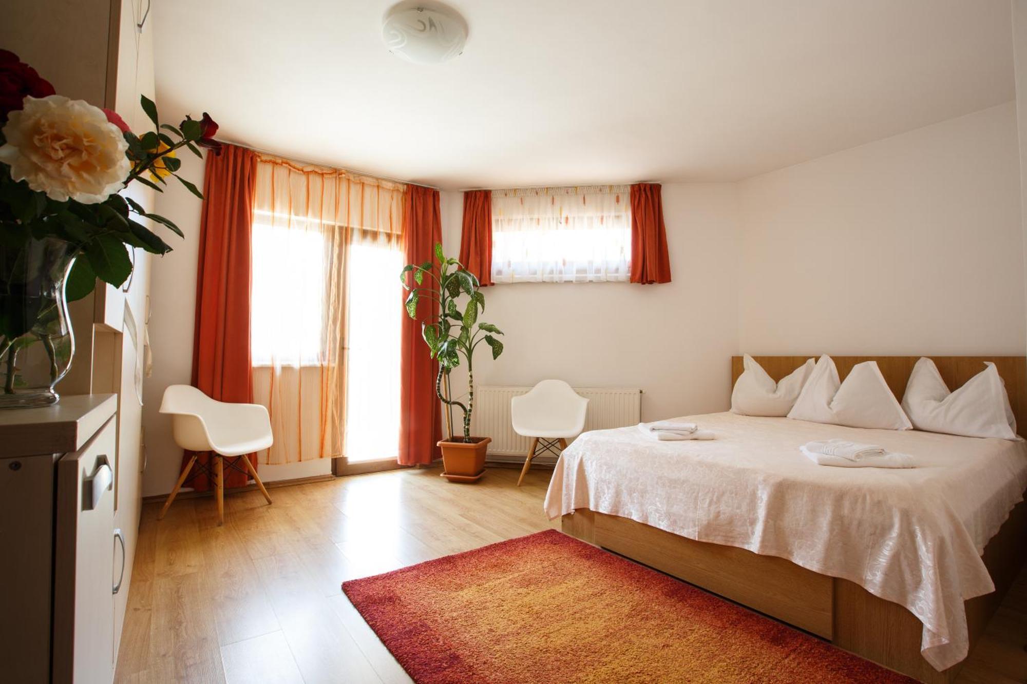 Charming Villa In A Private Mountain Resort Braşov Eksteriør billede
